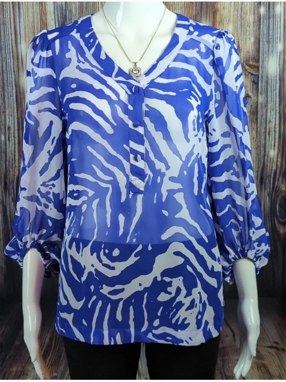 sofia by sofia vergara Blue and White Abstract Print V-Neck Blouse
